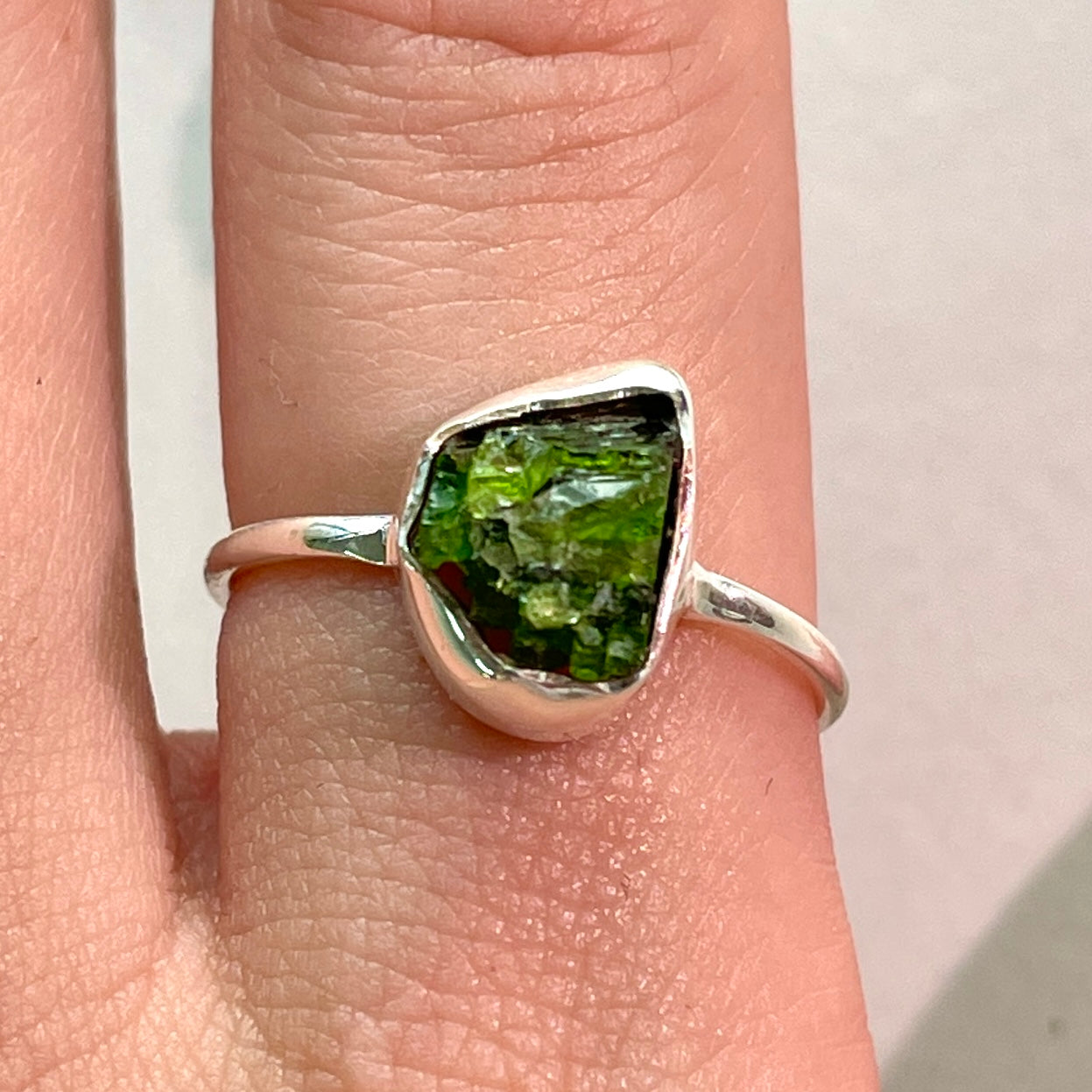 Diopside - Rough - St.Silver Ring Diopside - Rough - St.Silver Ring